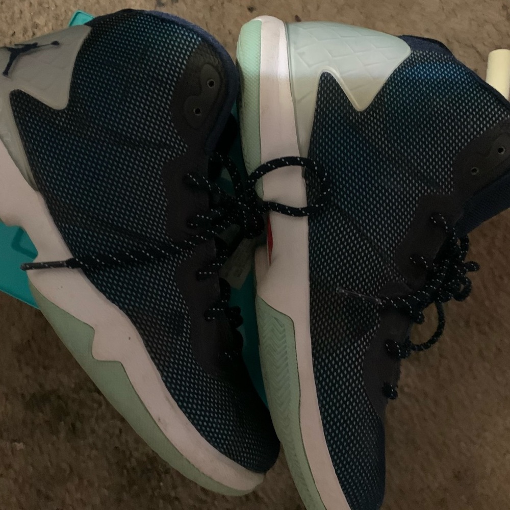 Jordan’s size 5! Color is dark and light blue with white!